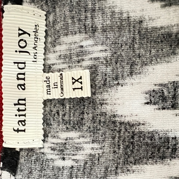 Faith and Joy Black and White Graphic Tie Front Blouse - Picture 7 of 7